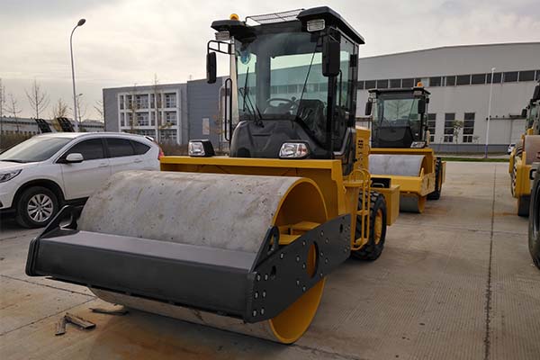 振動<a href='http://m.yncnc.cn' target='_blank'>壓路機</a>