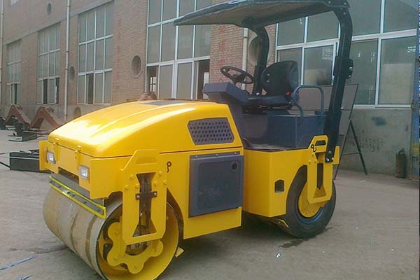 <a href='http://m.yncnc.cn' target='_blank'>壓路機</a>