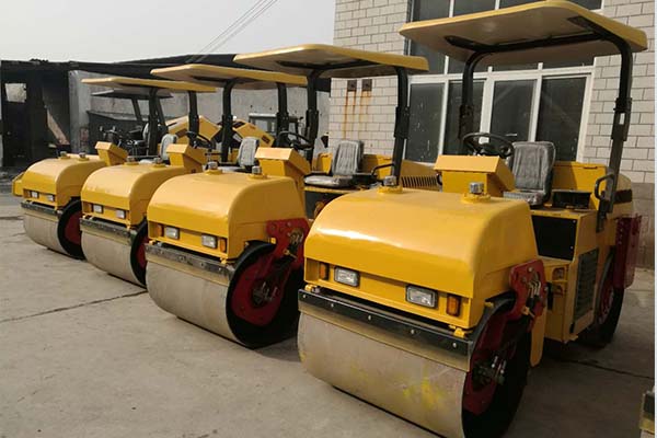 3噸<a href='http://m.yncnc.cn' target='_blank'>壓路機</a>