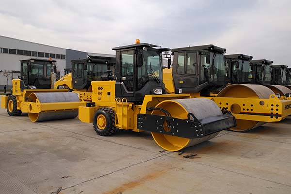 <a href='http://m.yncnc.cn/product/77.html' target='_blank'>振動壓路機</a>